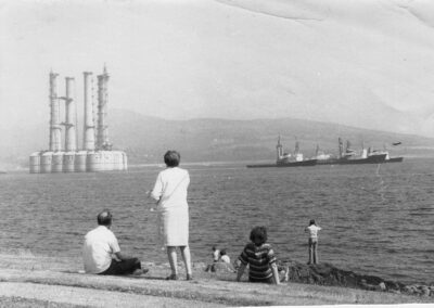 Oil production platform