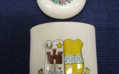Goss Heraldic China Hair Tidy